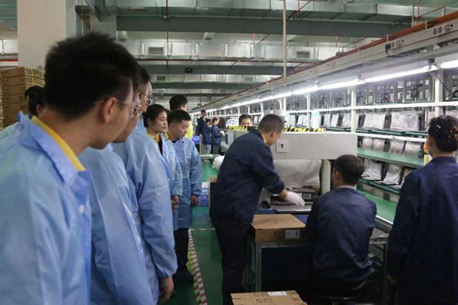 用心做好每件事 神舟帶領經(jīng)銷商與媒體代表探訪電腦生產(chǎn)工廠之旅